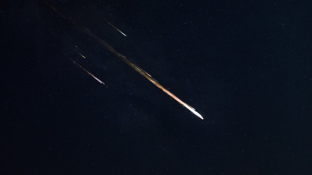 Ilustrasi Meteor. Foto: Vadim Sadovski/shutterstock