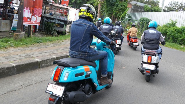 Uji jalan Yamaha Fazzio Hybrid Connected dalam sesi media test ride di Bogor (3/2/2022). Foto: Yamaha Indonesia