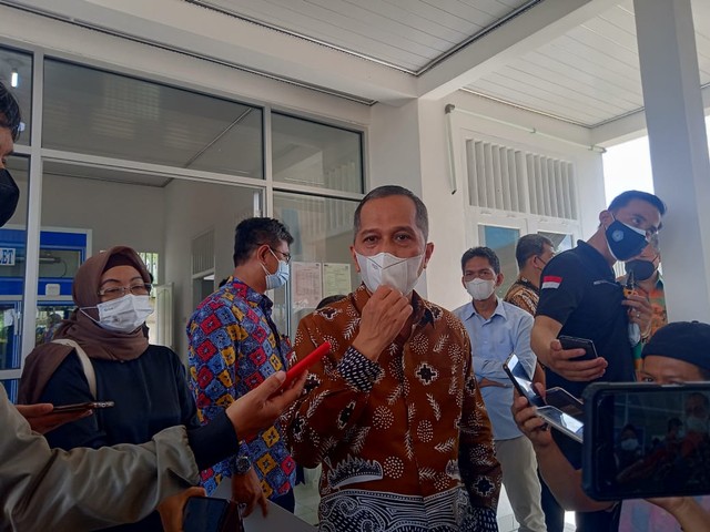Rektor Unila Profm Karomani saat diwawancarai awak media, Jumat (4/2) | Foto : Sidik Aryono/Lampung Geh