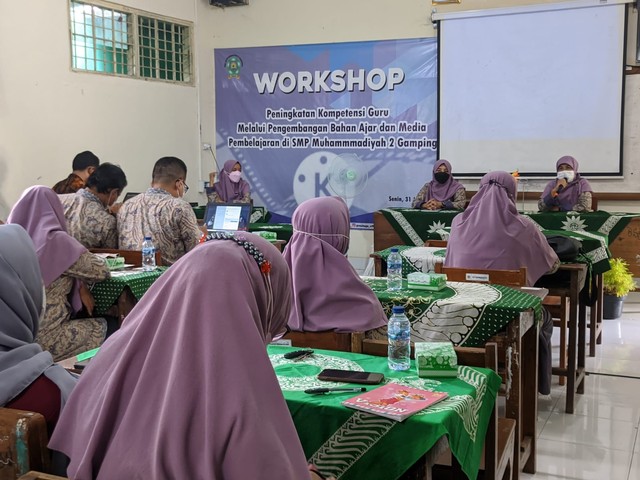 Acara workshop SMP Muhammadiyah 2 Gamping yang bertema pendidikan digital bagi guru dengan menggunakan media digital Kinemaster, Senin (31/01). Foto: Mohammad Rian Alvin/SMP Muhammadiyah 2 Gamping