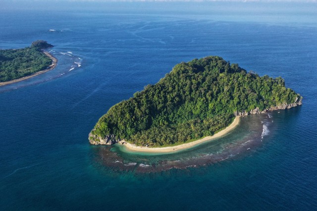 Pulau Keluang, Aceh Jaya. Foto: Ahmad Ariska/acehkini