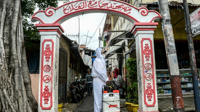 Foto: Sterilisasi Kawasan Padat Penduduk di Tanah Tinggi (326163)