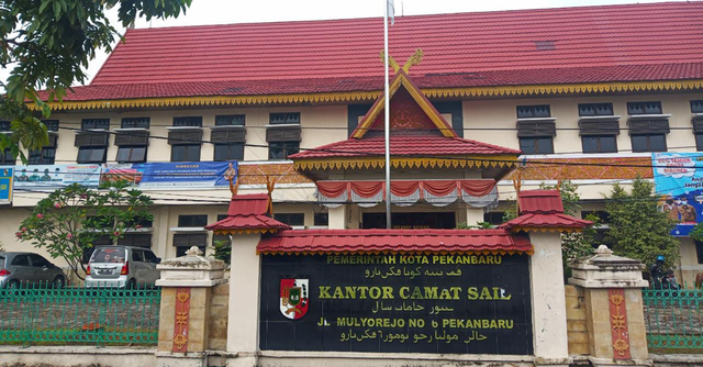 Contoh tulisan Arab Melayu di Kantor Camat Sail, Pekanbaru, Riau. Foto: www.pekanbaru.go.id