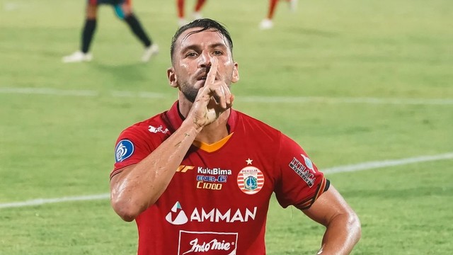 Selebrasi gol Marko Simic pada laga Arema vs Persija di Liga 1. Foto: Instagram/@persija
