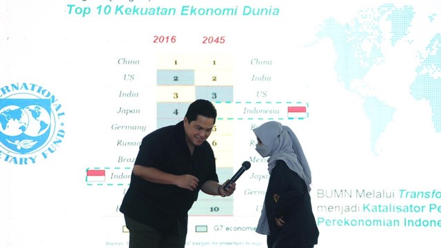 Menteri BUMN Erick Thohir mengisi seminar yang digelar di Universitas Merdeka Madiun pada Minggu (6/2). Foto: Kemen BUMN