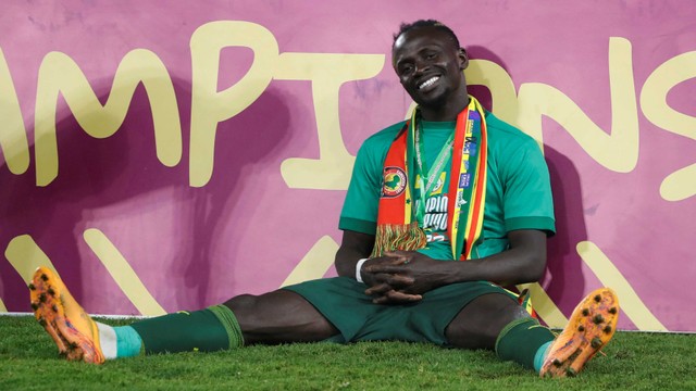 Ekspresi Sadio Mane usai bawa Senegal juara Piala Afrika. Foto: Mohamed Abd El Ghany/REUTERS
