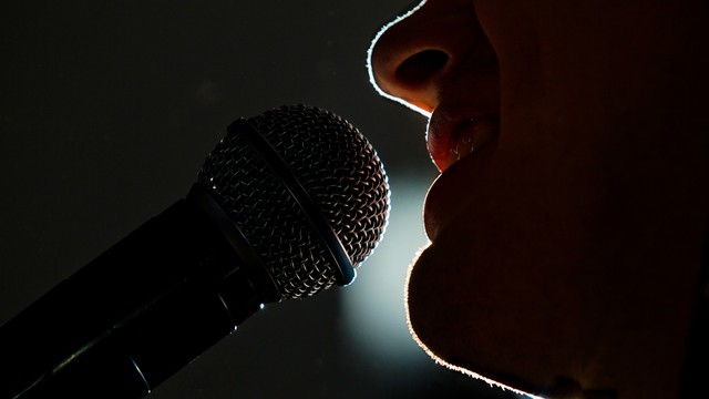 Ilustrasi menyanyi. Foto: Shutter Stock.