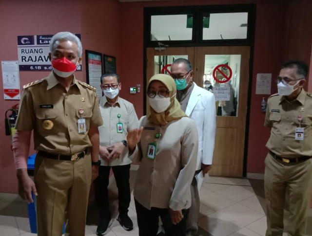 Gubernur Jawa Tengah Ganjar Pranowo sakit berkeliling memantau kondisi RSUP dr. Kariadi Semarang. Dok istimewa