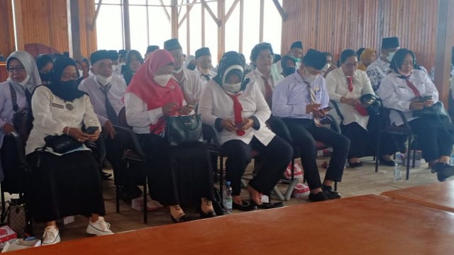 Bupati Parimo Lantik 148 Orang Kepsek, 23 Korwil dan 21 Pengawas. Foto: Diskominfo Parimo