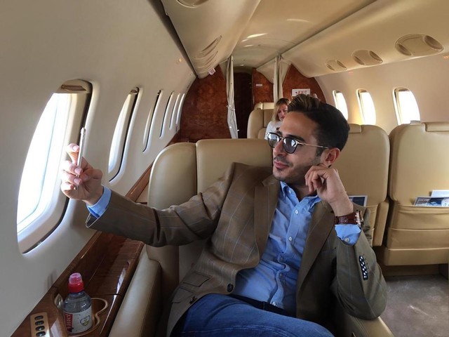 Simon Leviev 'Crazy Rich Israel' yang menipu banyak perempuan Eropa lewat Tinder. Foto: Netflix