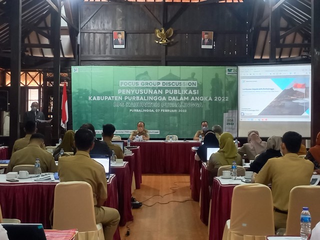 Kepala BPS Kab. Purbalingga, Djulfikar Rizky membuka FGD Penyusunan Publikasi Purbalingga Dalam Angka 2022. Foto : Rutan Purbalingga.