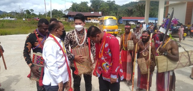 Bupati Tambrauw sambut Tim dari UGM saat FDD terkait pemekaran Provinsi Papua Barat Daya