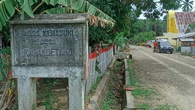 Suasana Desa Karangetang, Kecamatan Dengilo, Kabupaten Pohuwato, yang 95 persen warganya tertipu investasi forex bodong FX Family. Foto: kumparan