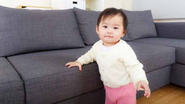 Ilustrasi bayi tidak merangkak langsung berjalan. Foto: Shutterstock