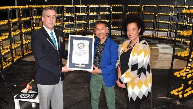 Baterai dari 2.923 buah lemon pecahkan rekor dunia. Foto: Guinness World Records