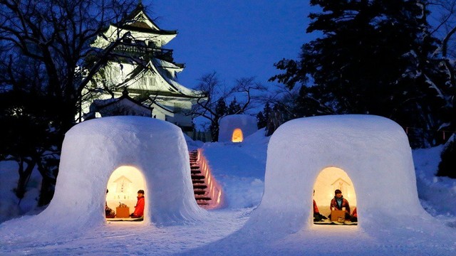 Restoran di Jepang adaptasi konsep iglo untuk terapkan social distancing. Foto: Twitter/@japan
