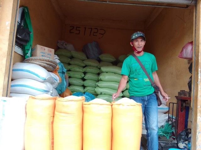 Tempat dagang milik Emilius Pegili. Foto : Engkos Pahing