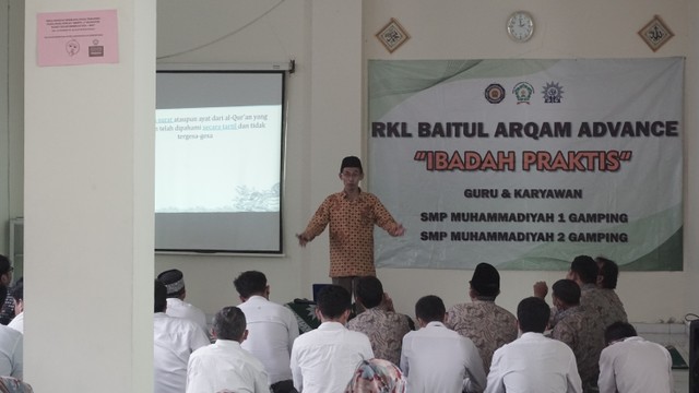 Pelaksanaan Seminar "Ibadah Praktis" RKL Baitul Arqam Advance di SMP Muhammadiyah 2 Gamping, Selasa (09/02). Foto: Galih Rakasiwi/SMP Muhammadiyah 2 Gamping