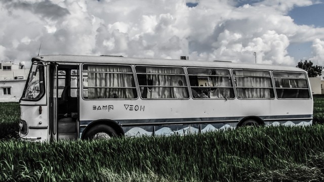 Ilustrasi bus usang. Foto: Pixabay/dimitrisvetsikas1969