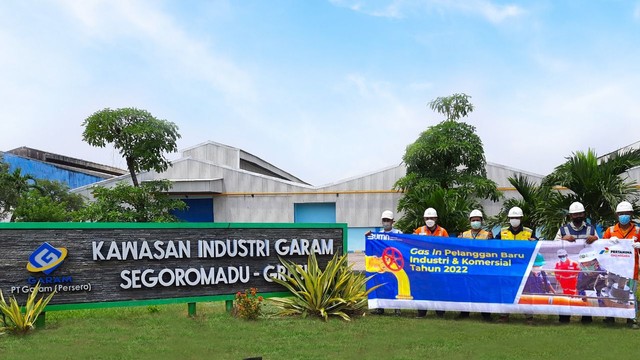 PT PGN Tbk salurkan gas bumi ke PT Garam (Persero) di Gresik, Jawa Timur, Kamis (10/2/2022). Foto: Dok. PGN