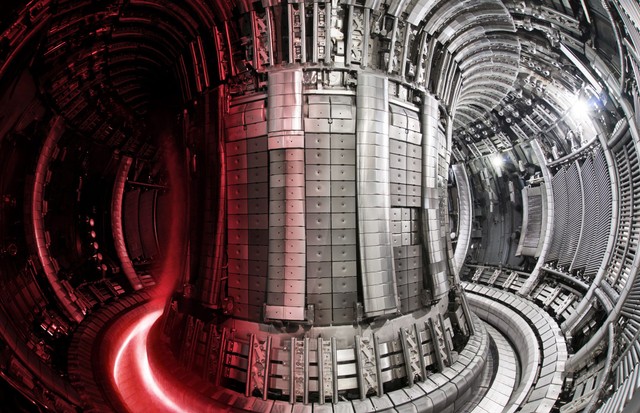 Interior JET reaktor fusi nuklir. Foto: EUROfusion