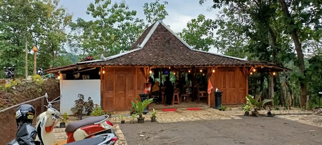 Menikmati Hidangan Lezat Aroma Asri Pedesaan di Ploso Cafe Jumapolo Karanganyar (77299)