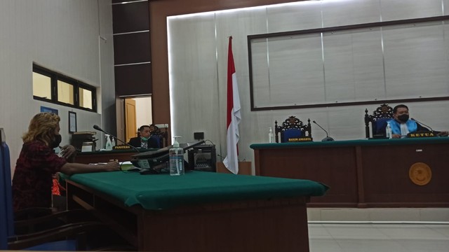 Suasana sidang gugatan Kades Marana kepada Bupati Donggala di PTUN. Foto: Tim PaluPoso