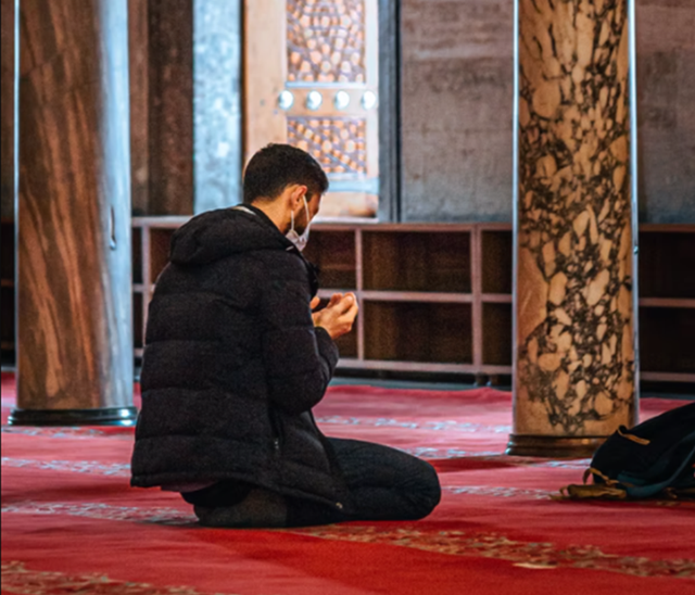 Tata Cara dan Bacaan Doa Sahur Puasa Rajab | kumparan.com