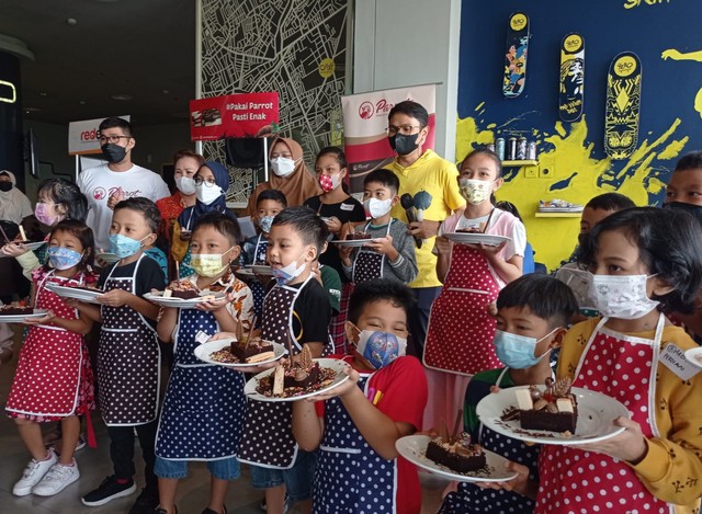 Rayakan Valentine, Hotel di Surabaya Gelar Lomba Menghias Kue untuk Anak-anak