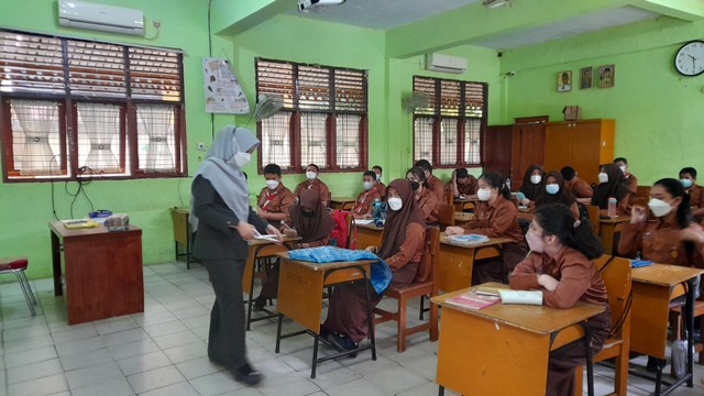 PROSES belajar-mengajar secara tatap muka d satu SMPN di Pekanbaru.