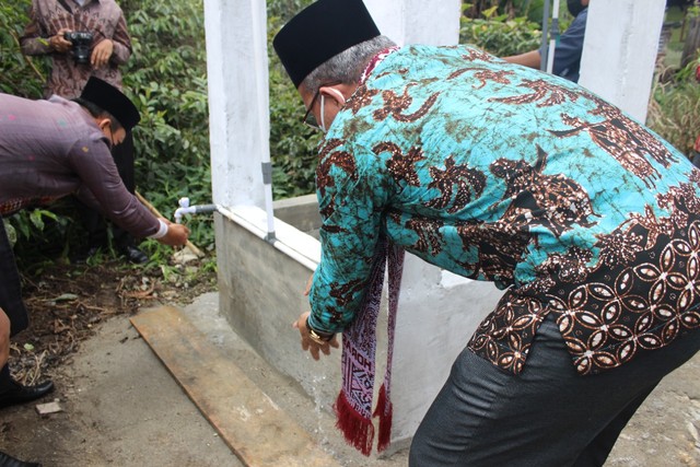 Wakaf sumur ini diresmikan oleh Kepala Kantor Wilayah Kementerian Agama Sumatera Utara (Kakanwil Kemenagsu), Drs. H. Abd. Amri Siregar, M.Ag, (Jumat, 11/2)