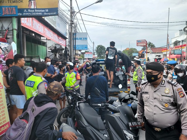 Konvoi para remaja di Denpasar saat diamankan polisi - IST