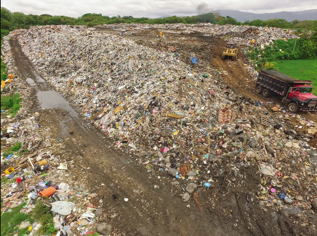 Ilustrasi TPA sampah. Foto: unsplash.com/@vr27