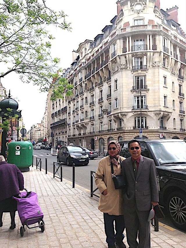 Shofwan Karim dan isteri pada suatu kunjungan di Brussels, Belgia, Mei 2013 (Dok Pri)