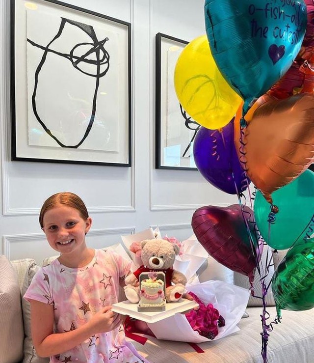 Pixie Curtis dapat kado valentine dari sang Ibu, Roxy Jacenko (Foto: Instagram @pixiecurtis)