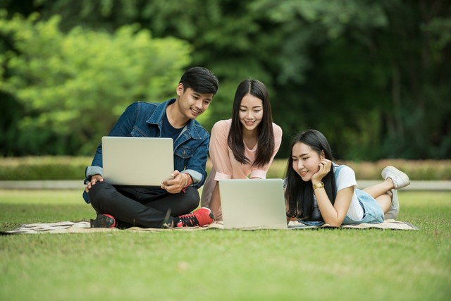 Ilustrasi mencari ilmu sesuai dengan adab. Foto: Pixabay