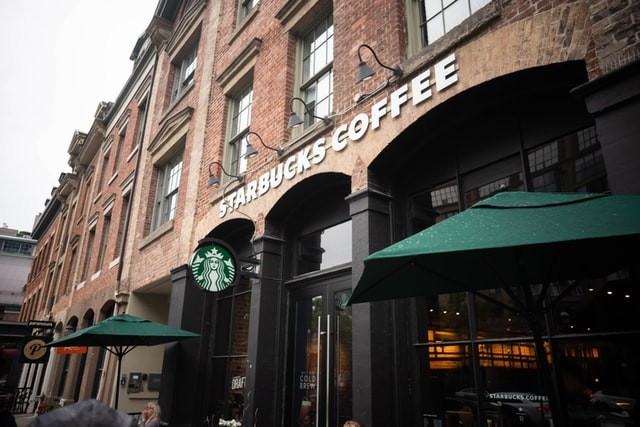 Starbucks. Sumber: unsplash.com
