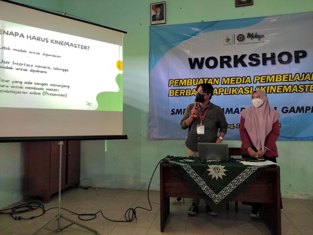 Foto kegiatan workshop kinemaster oleh Mahasiswa KKN 263 UMY. Kredit foto: Abdurrahman Al-Rasyid / Anggota KKN 263 UMY