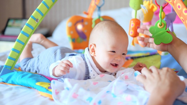 Ilustrasi bayi 3 bulan bisa apa? Foto: Shuttterstock