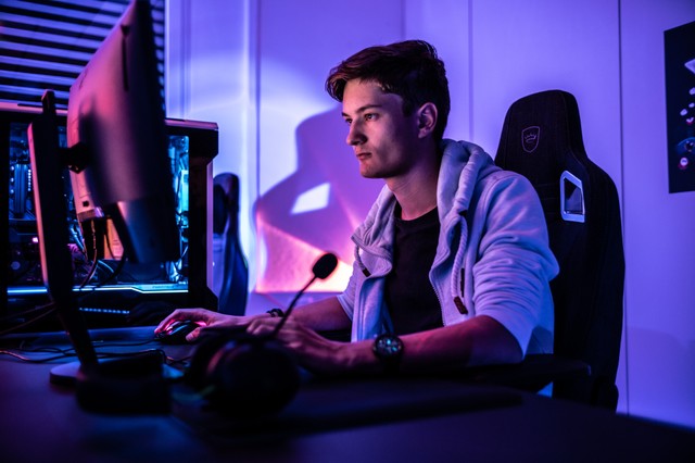 Ilustrasi pemain game Genshin Impact. Foto: ELLA DON/Unsplash
