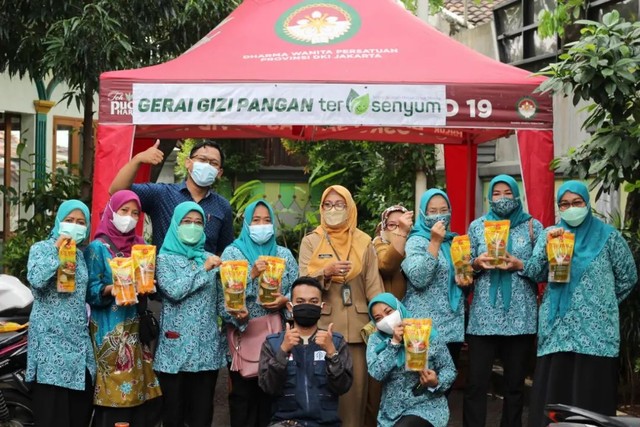 Gerai Gizi Pangan Tersenyum Subsidi Minyak Goreng untuk Warga. Foto: Dok. Rumah Sosial Kutub.