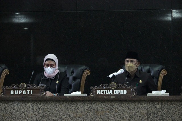 Bupati Nina Jawab Hak Interpelasi Anggota DPRD Indramayu (45506)