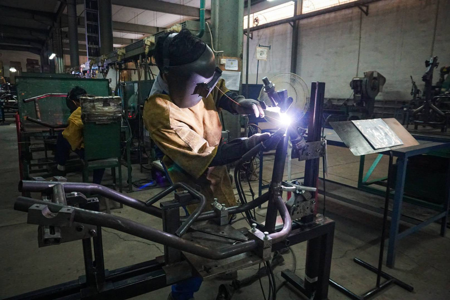 Relaksasi Impor Dinilai Jadi Biang Kerok PMI Manufaktur RI Anjlok - kumparan.com