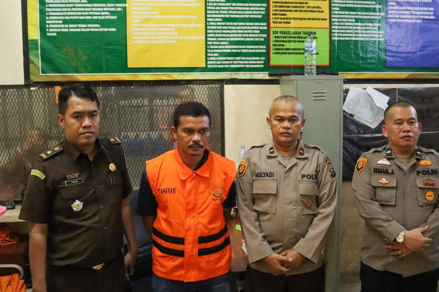 Suami Polisi, Istri Jaksa di Riau Kasus Suap Rp 2,6 M Dituntut 3-2 Tahun Penjara - kumparan.com