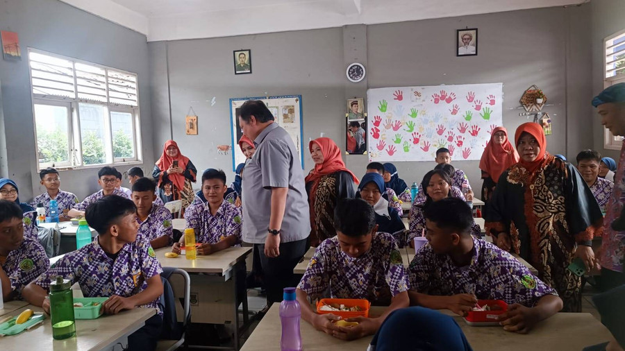 Saat Luhut Sebut yang Tak Dukung Makan Bergizi Gratis Aneh - kumparan.com