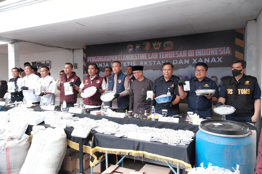 Bea Cukai dan Polri Ungkap Clandestine Lab Terbesar di Indonesia - kumparan.com