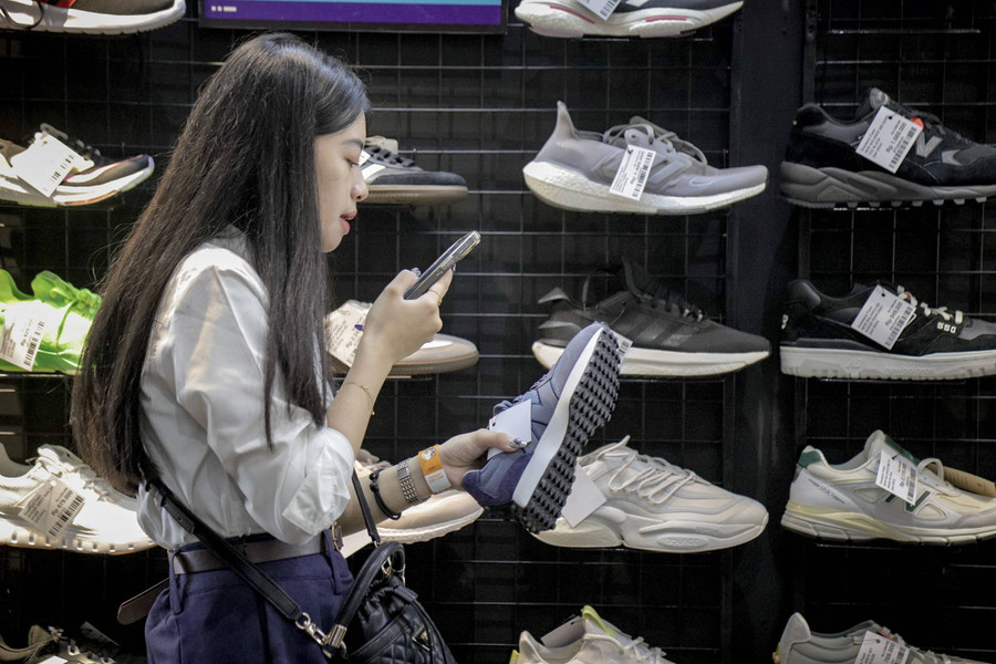 Foto: Pengunjung Buru Sepatu di Jakarta Sneaker Day - kumparan.com
