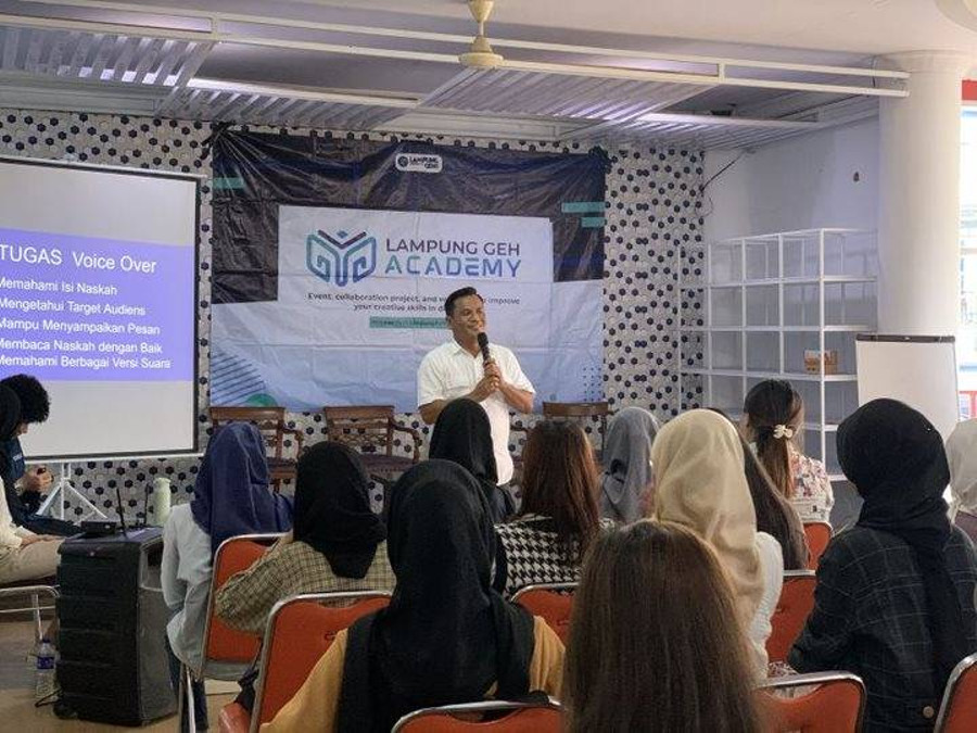 Lampung Geh Academy Gelar Kelas Voice Over di IIB Darmajaya - kumparan.com