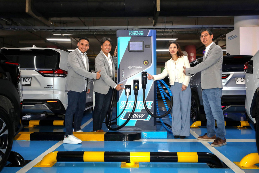TAM Manjakan Konsumen Mobil Listrik dan PHEV Toyota, Tambah Charging Station - kumparan.com