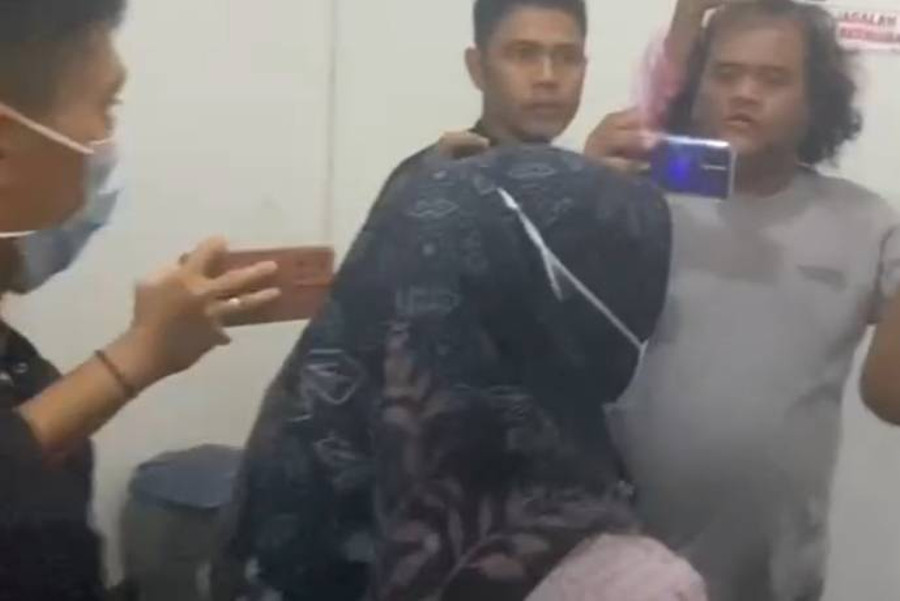 Polisi Hadirkan Istri Bos Distro Pembunuh Pegawai Koperasi di Palembang - kumparan.com